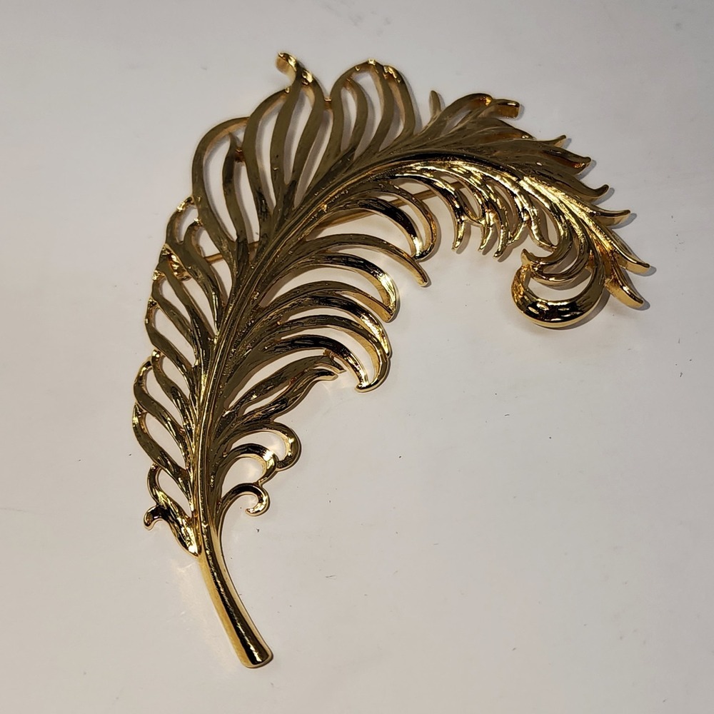 Vintage Trifari Large Feather Goldtone Brooch Pin